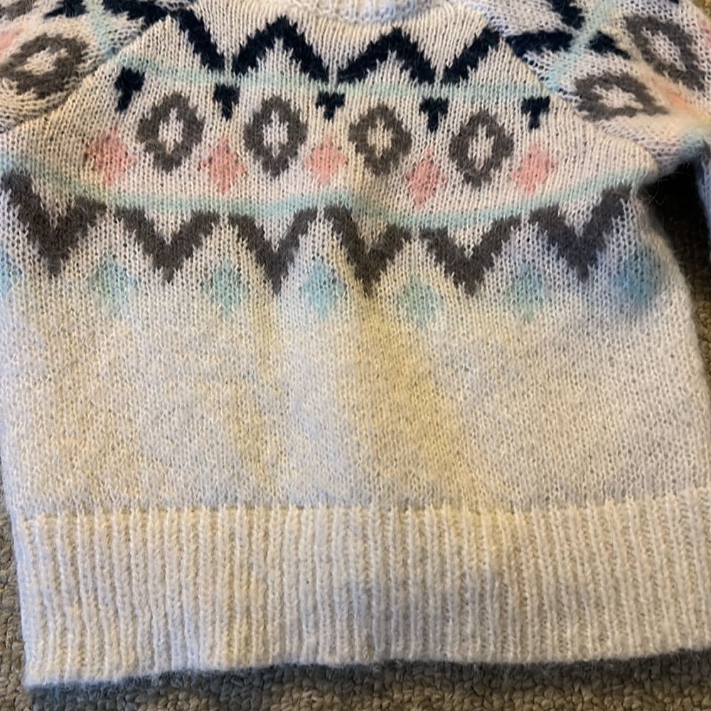Beautiful sweater - Picture 3 of 5